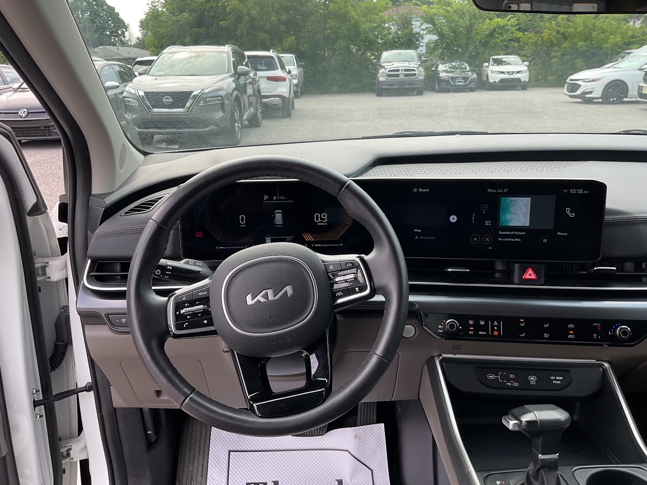 2025 Kia Carnival — photo 23 of 34