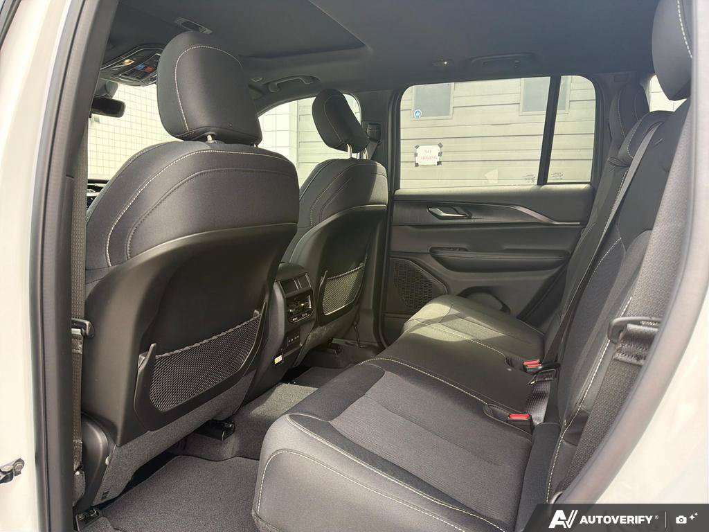 2026 Jeep Grand Cherokee — photo 23 of 25
