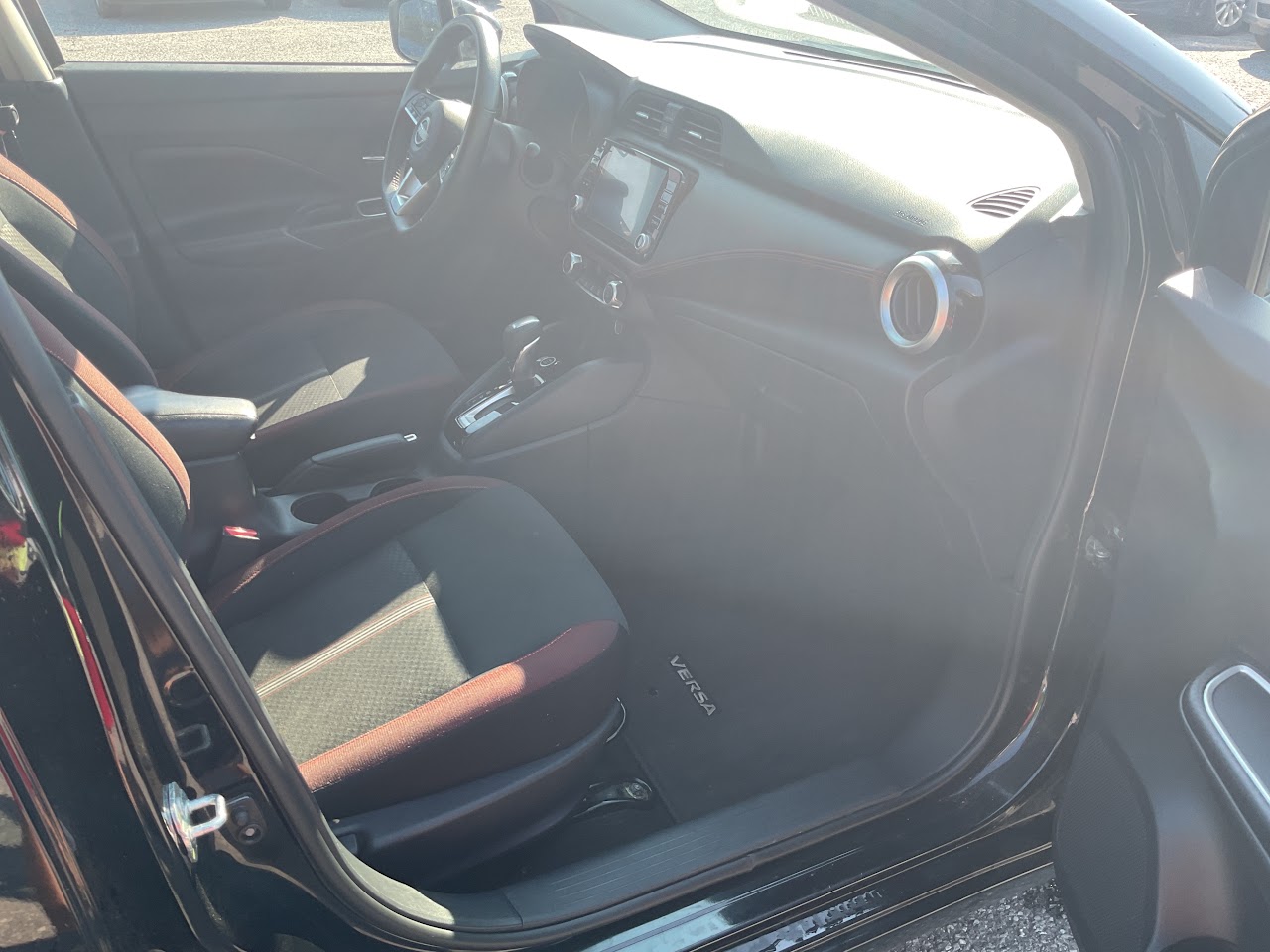 2023 Nissan Versa — photo 22 of 34