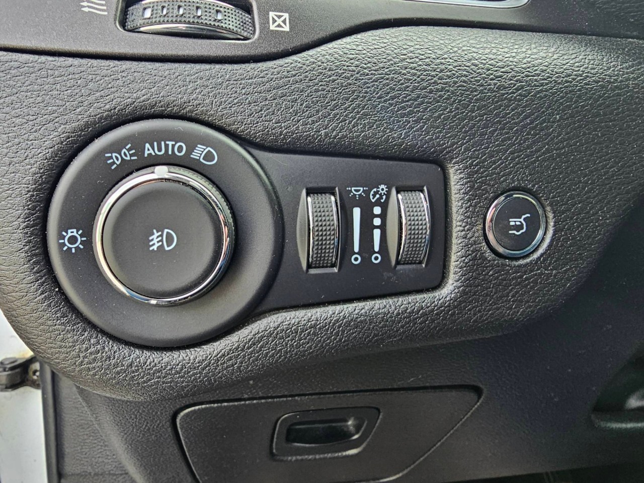 2021 Jeep Cherokee — photo 16 of 22