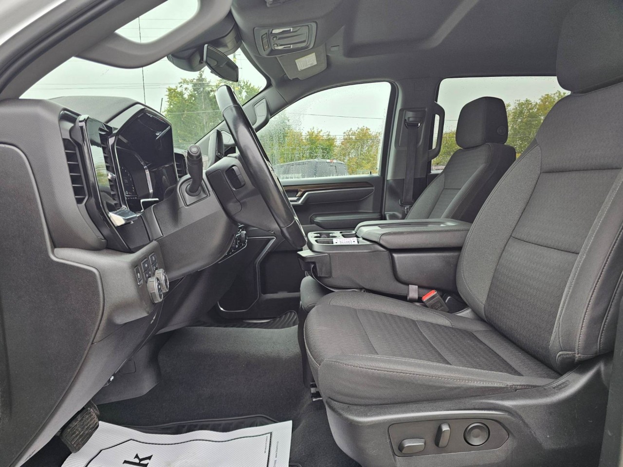 2025 Chevrolet Silverado 1500 — photo 12 of 24