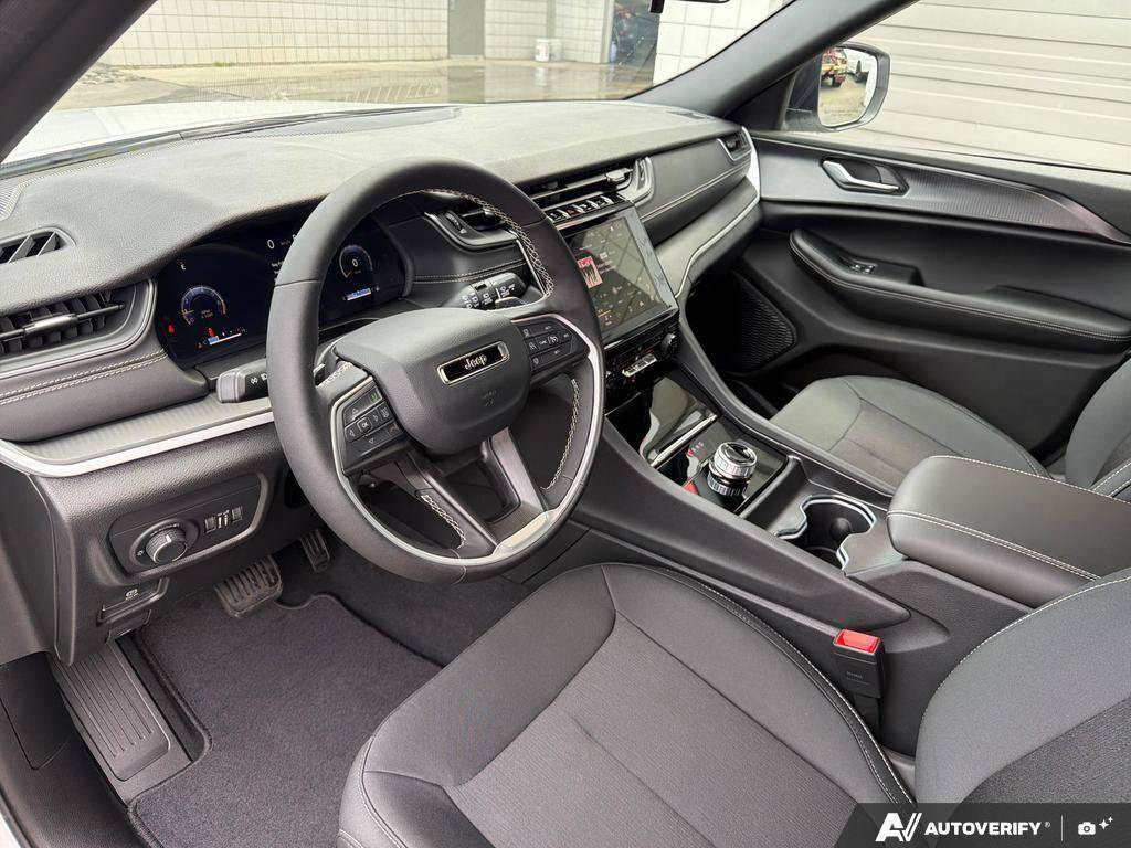 2026 Jeep Grand Cherokee — photo 13 of 25