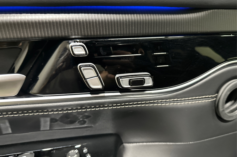 2026 Jeep Grand Wagoneer — photo 26 of 29