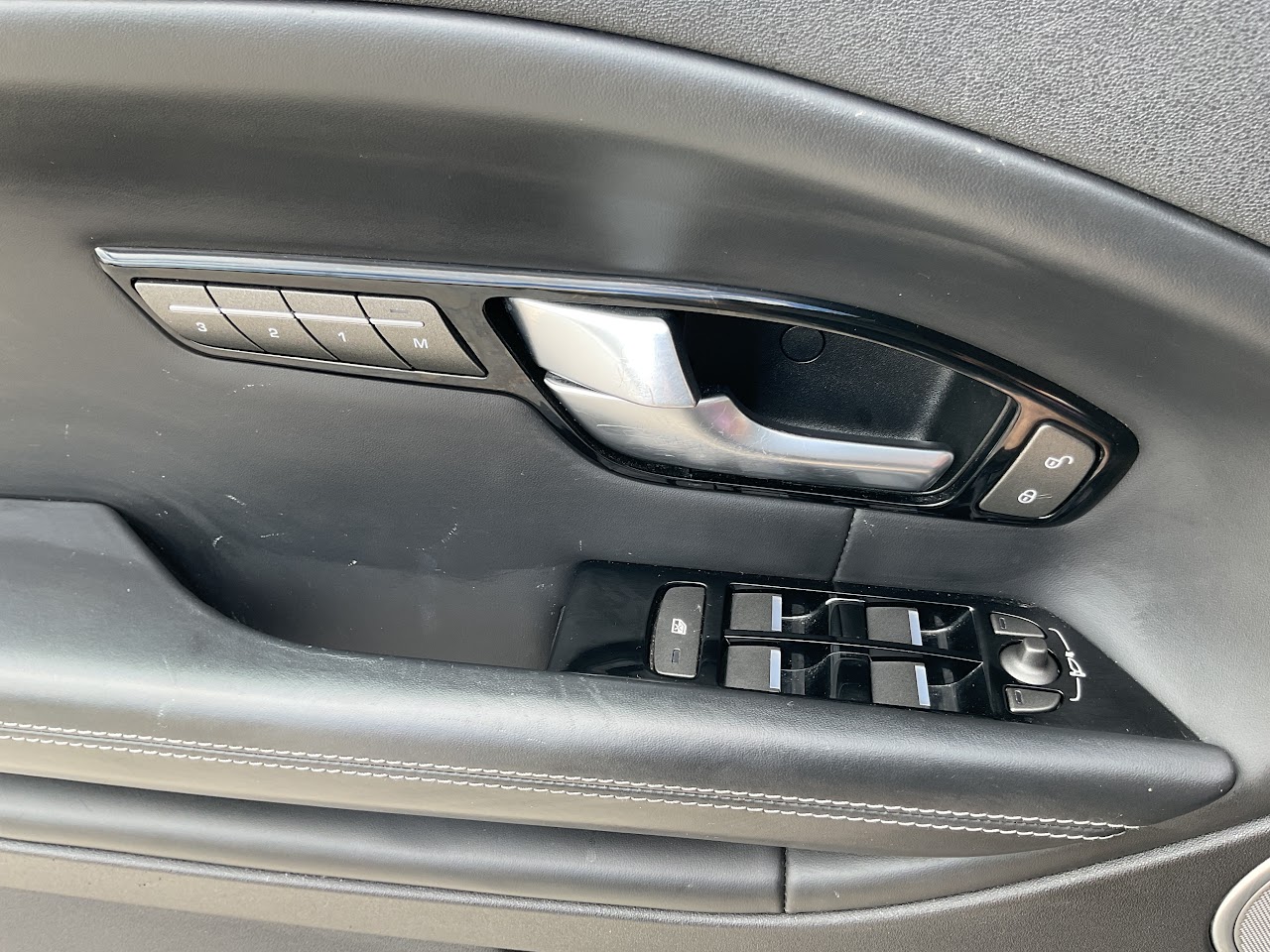 2017 Land Rover Range Rover Evoque — photo 32 of 36