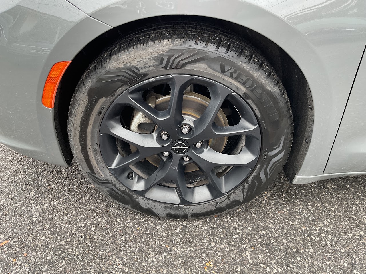 2025 Chrysler Pacifica — photo 12 of 34