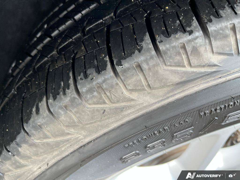 2023 Chrysler Pacifica — photo 7 of 25