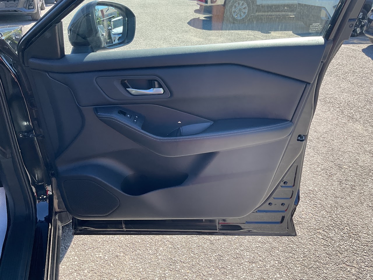 2025 Nissan Rogue — photo 17 of 34