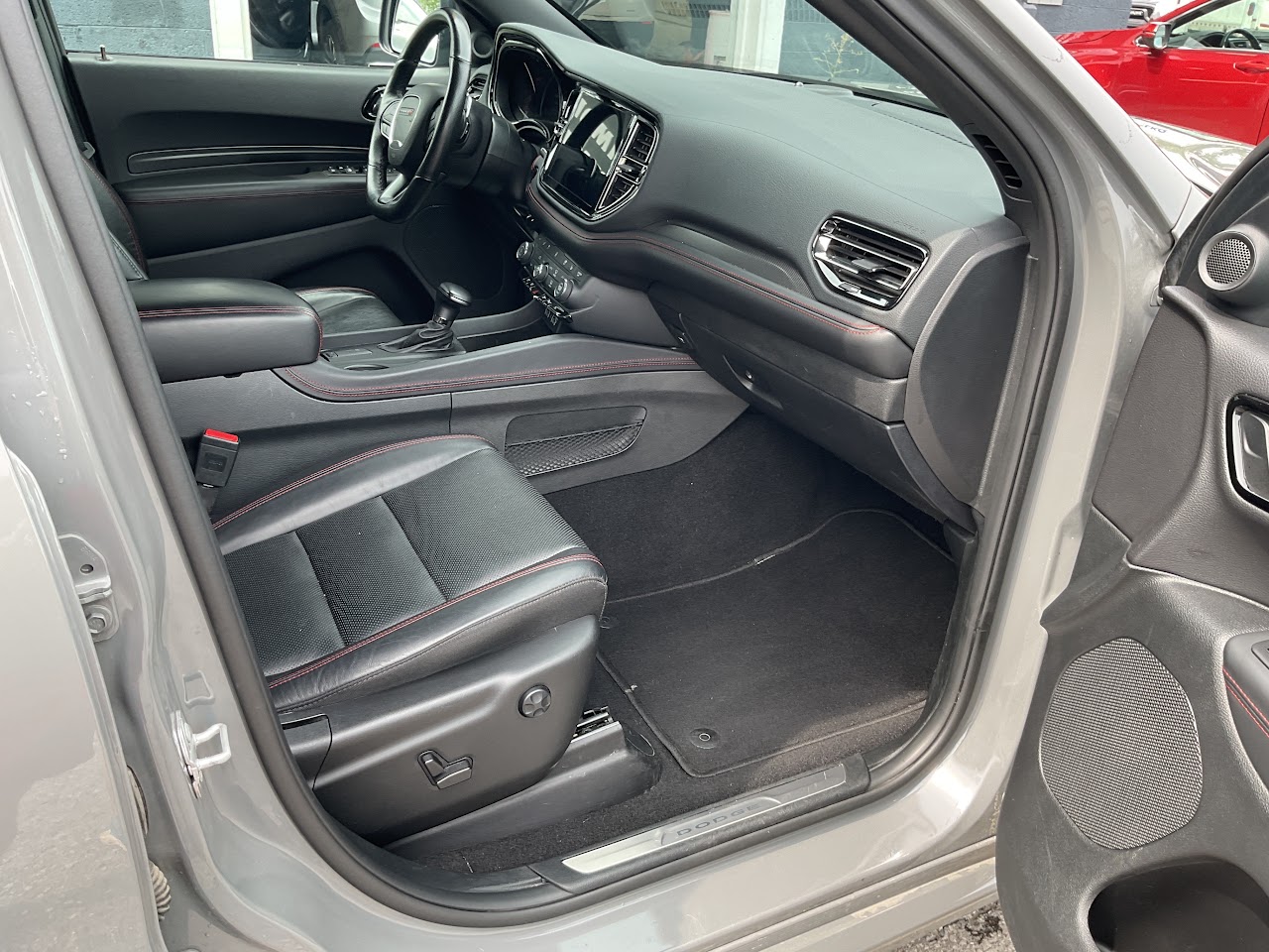 2025 Dodge Durango — photo 21 of 34