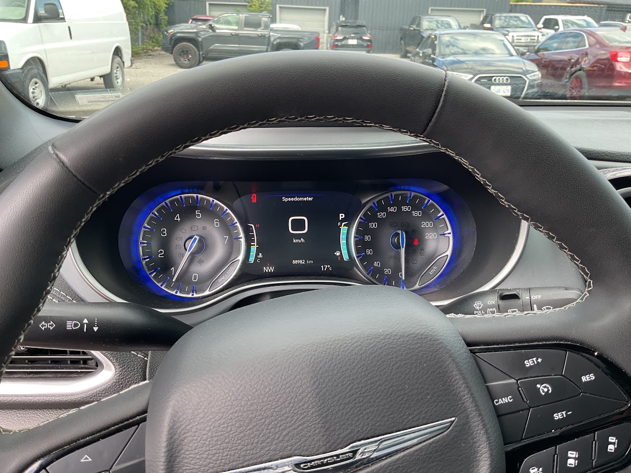 2025 Chrysler Pacifica — photo 27 of 34