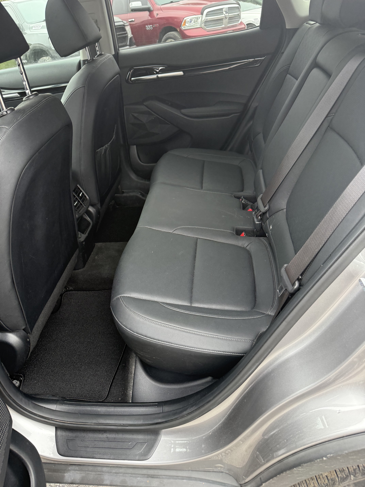 2022 Kia Seltos — photo 13 of 25
