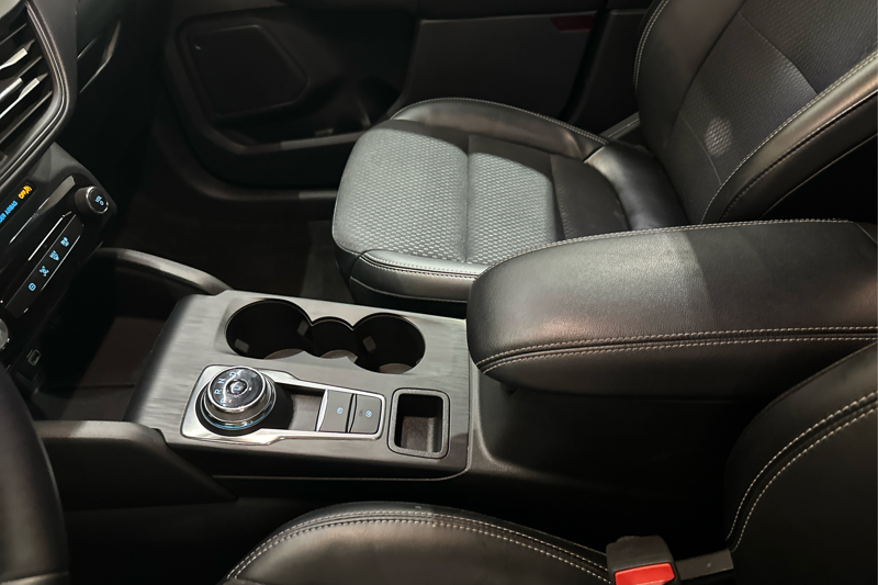 2025 Ford Escape Plug-in Hybrid — photo 19 of 35
