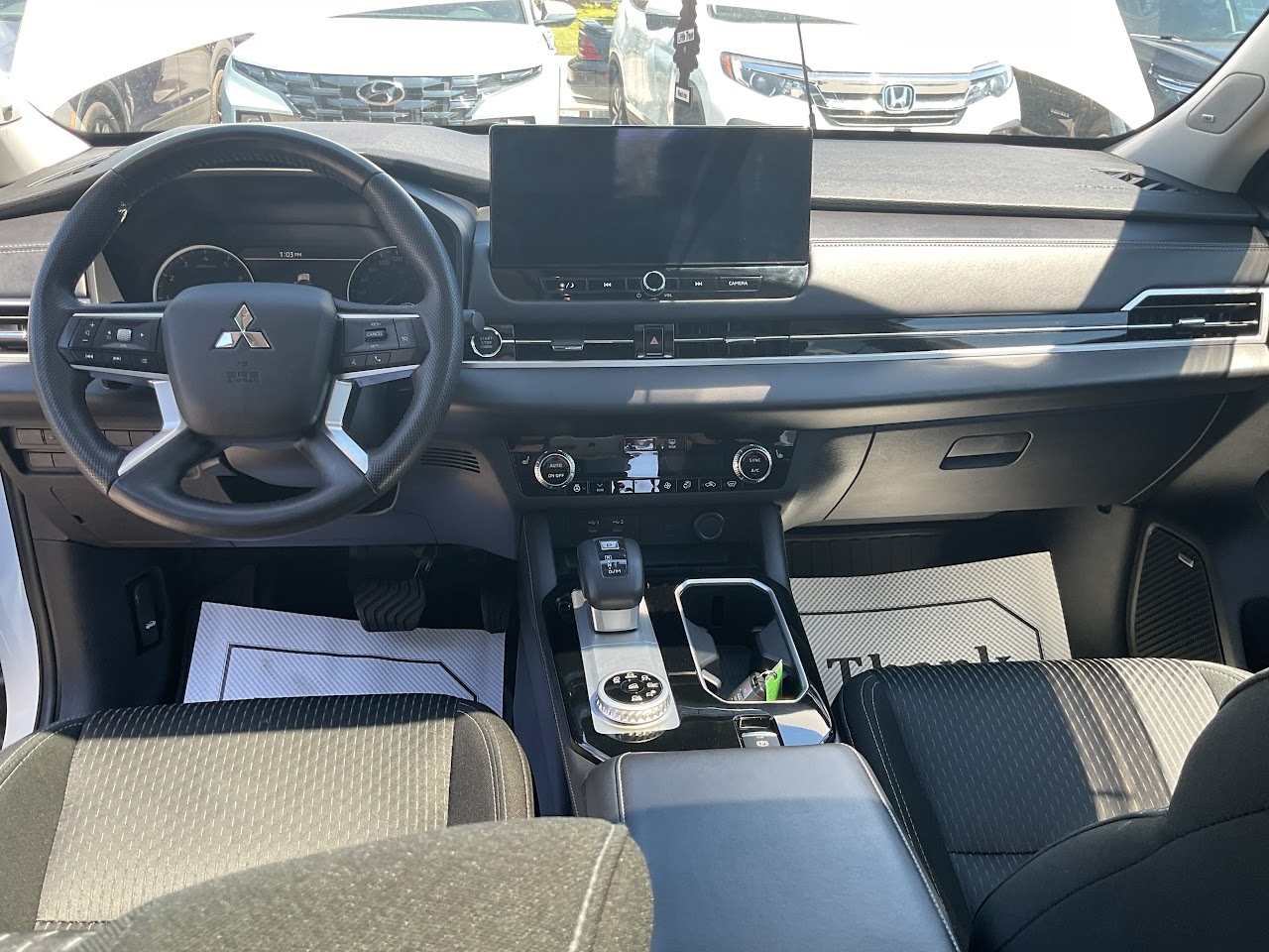 2025 Mitsubishi Outlander — photo 24 of 32