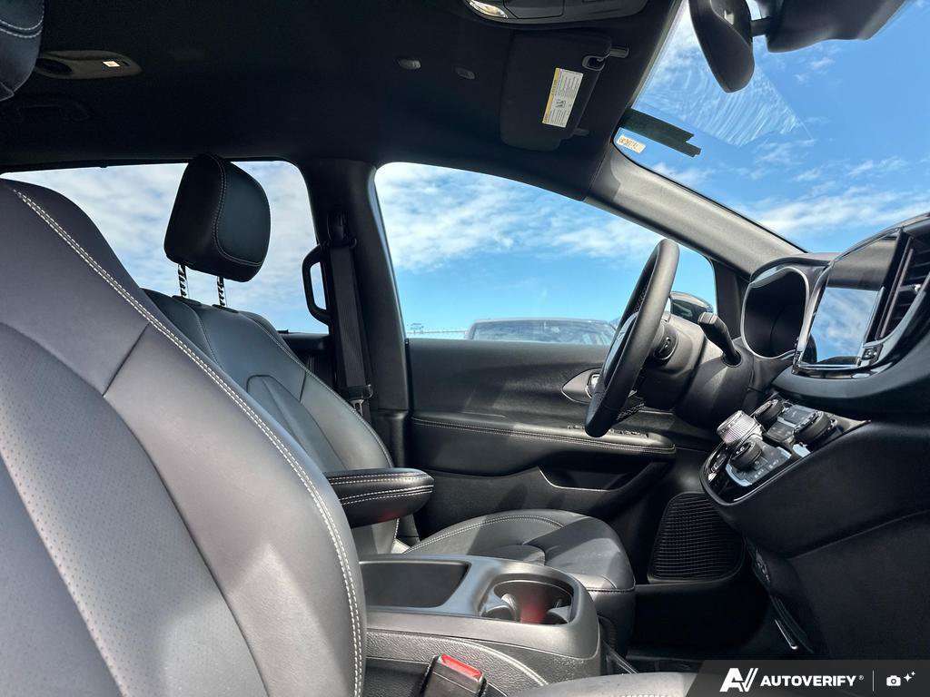 2025 Chrysler Grand Caravan — photo 22 of 25