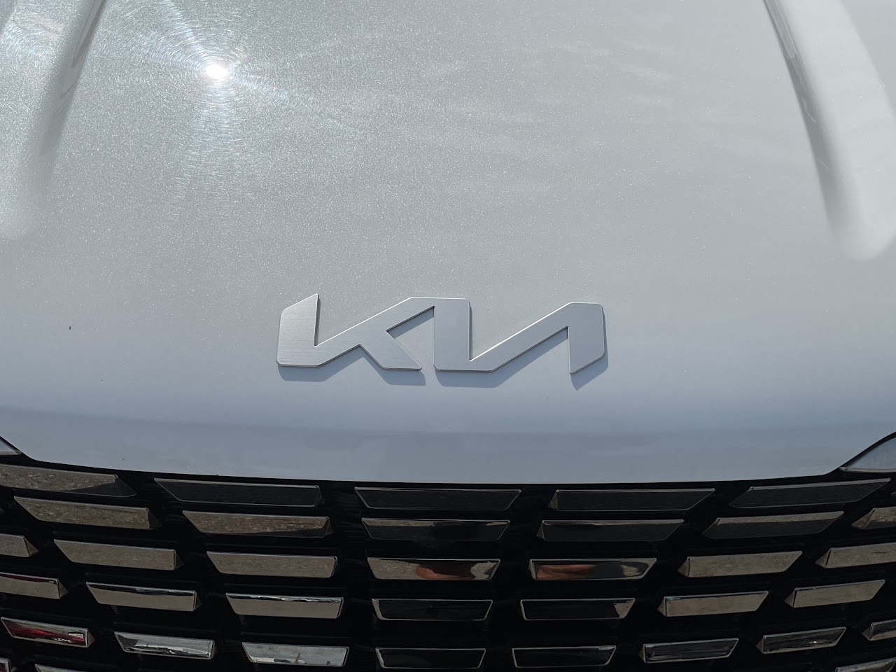 2024 Kia Carnival — photo 20 of 34