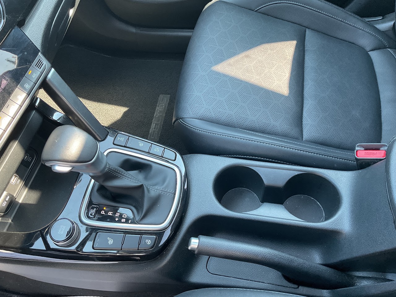 2025 Kia Seltos — photo 29 of 34