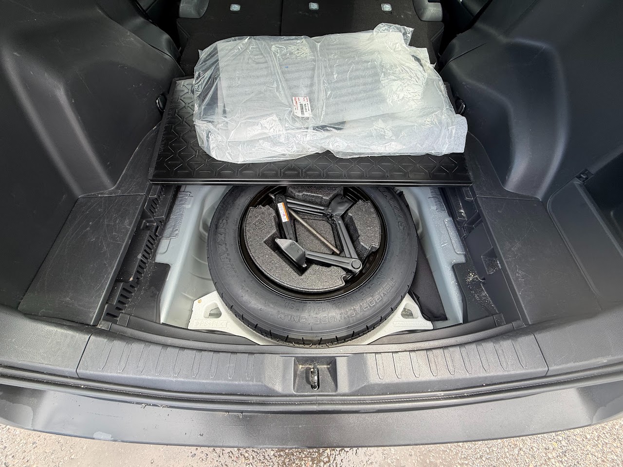 2025 Toyota RAV4 — photo 40 of 47