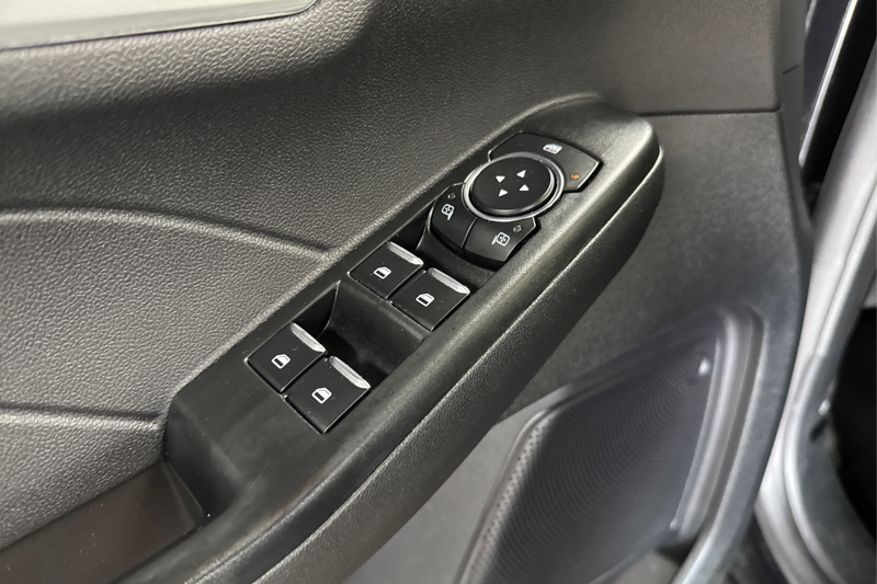 2025 Ford Escape — photo 32 of 35