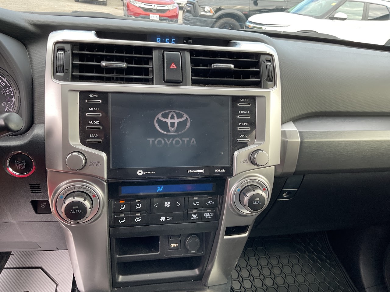 2024 Toyota 4RUNNER — photo 28 of 34