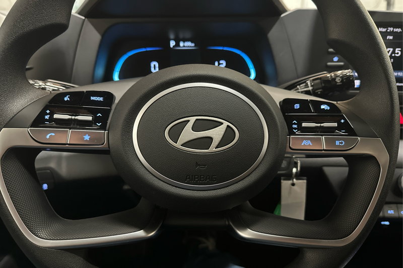 2026 Hyundai Elantra — photo 14 of 32