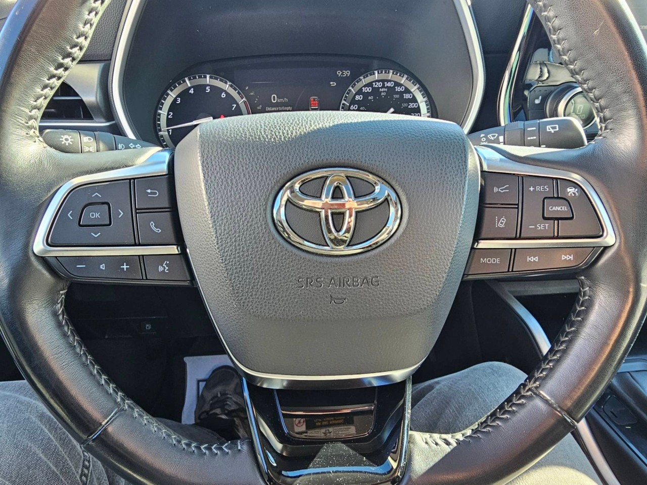 2021 Toyota Highlander — photo 14 of 27