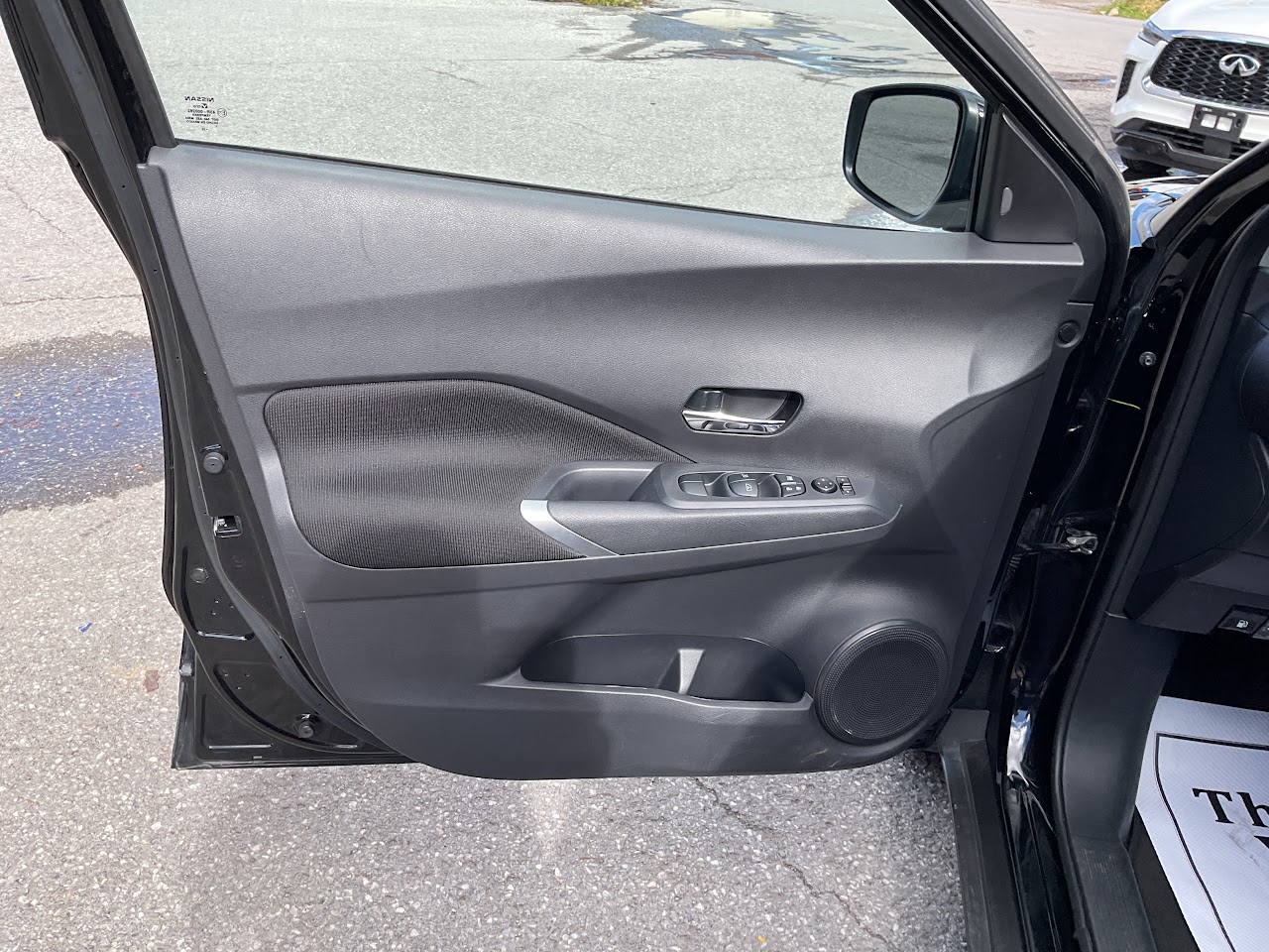 2025 Nissan Kicks Play — photo 24 of 34