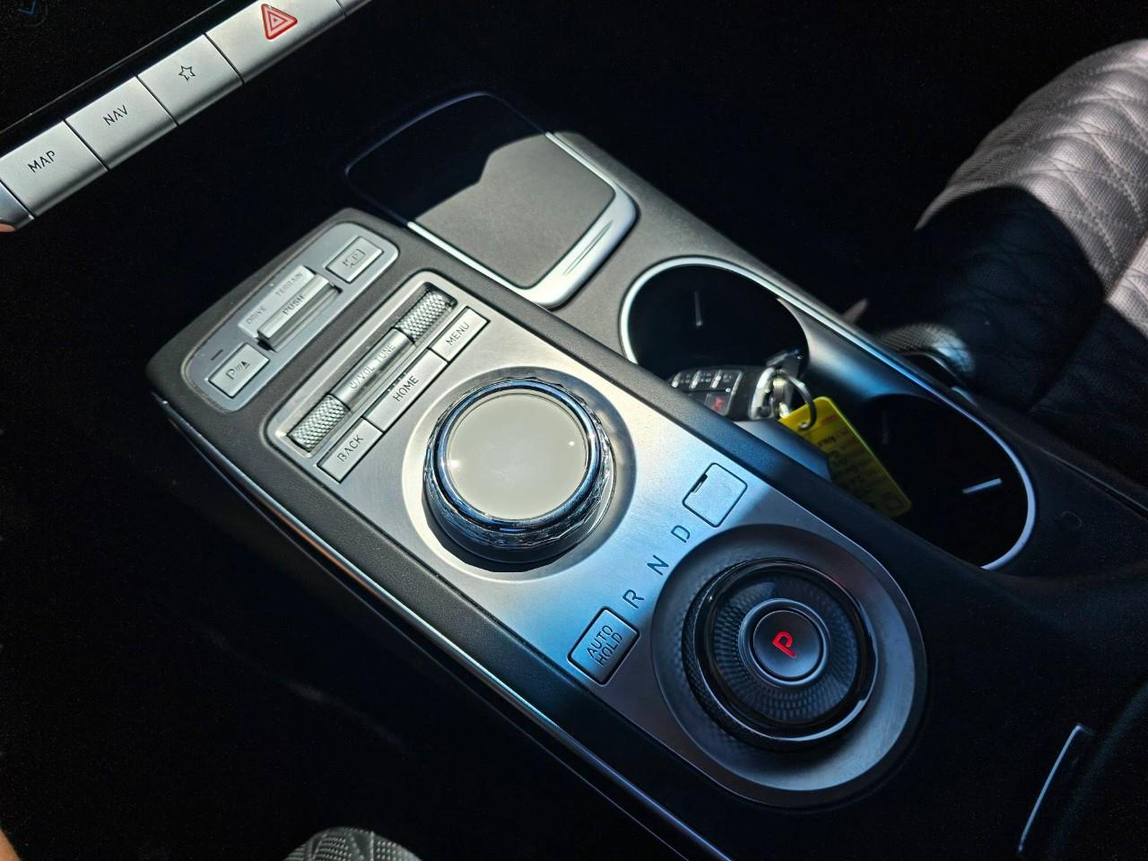 2022 Genesis GV70 — photo 12 of 19