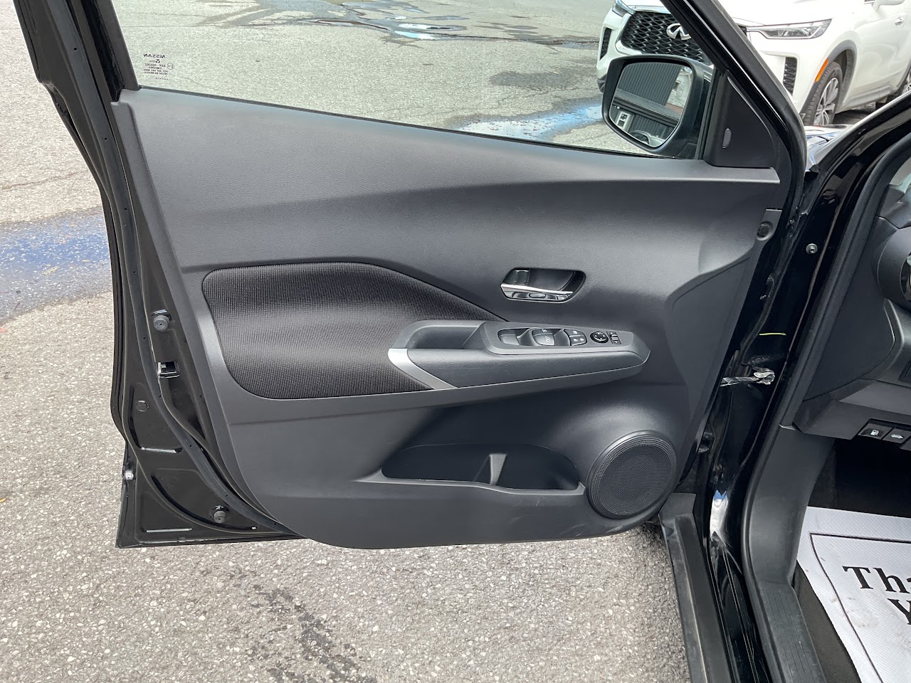 2025 Nissan Kicks Play — photo 22 of 34