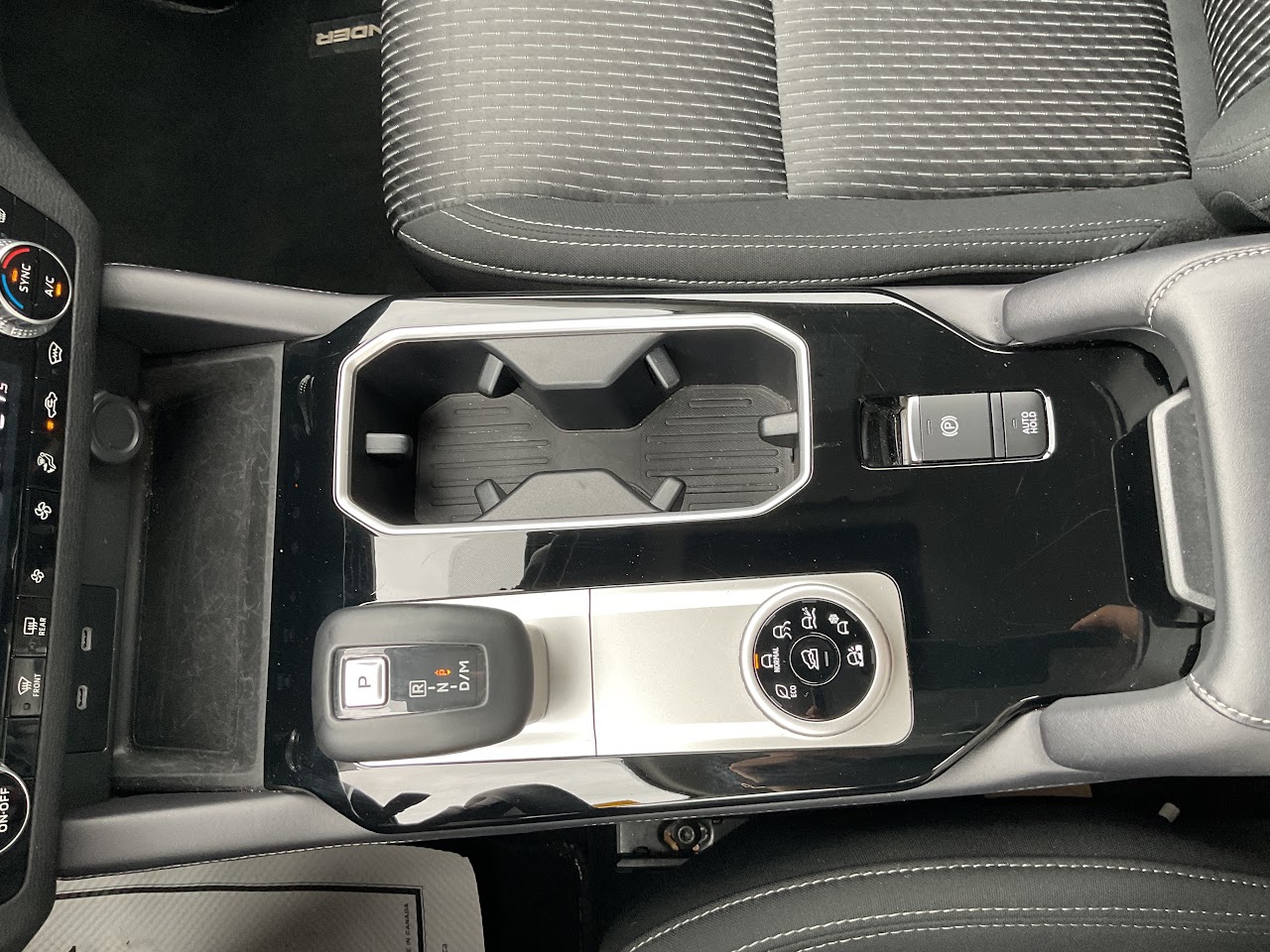 2025 Mitsubishi Outlander — photo 29 of 33