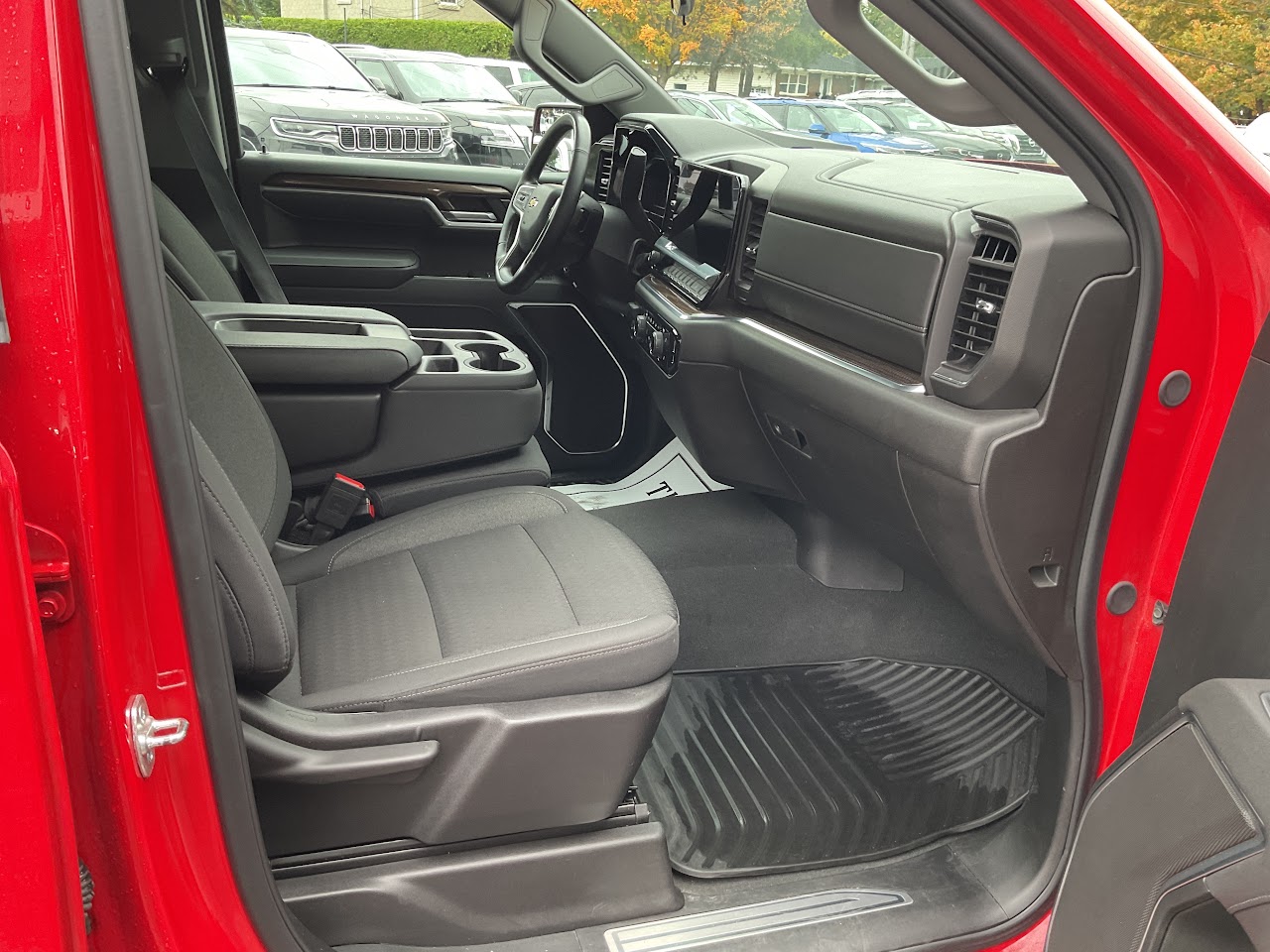 2025 Chevrolet Silverado 1500 — photo 24 of 34