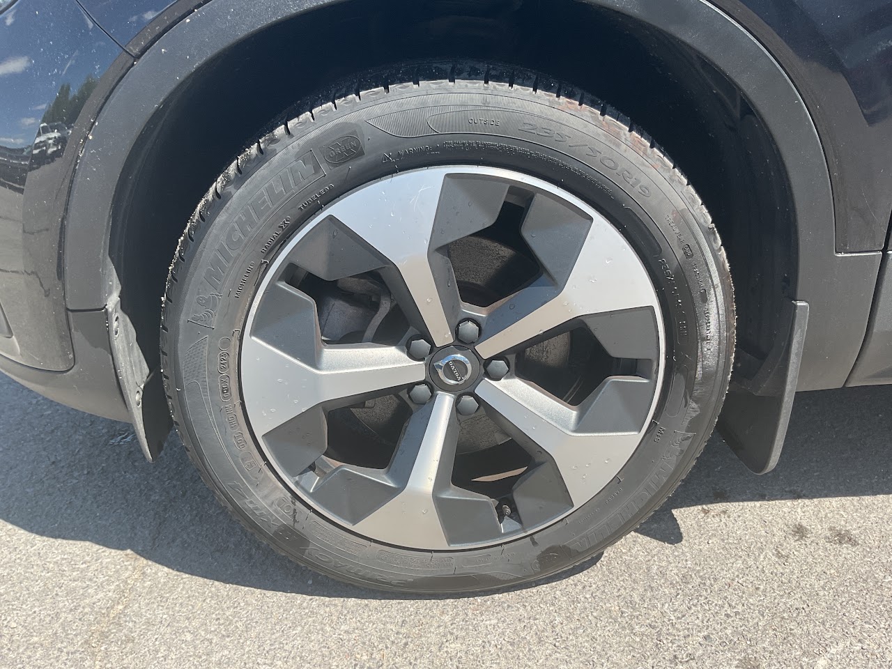 2024 Volvo XC40 — photo 11 of 36