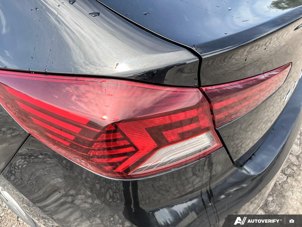 2019 Hyundai Elantra — photo 11 of 25
