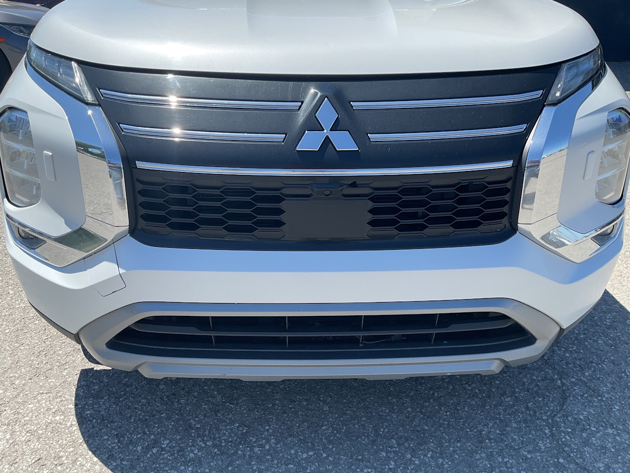 2025 Mitsubishi Outlander — photo 18 of 32