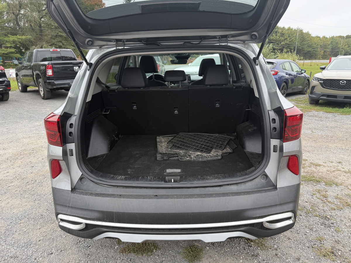 2022 Kia Seltos — photo 9 of 25