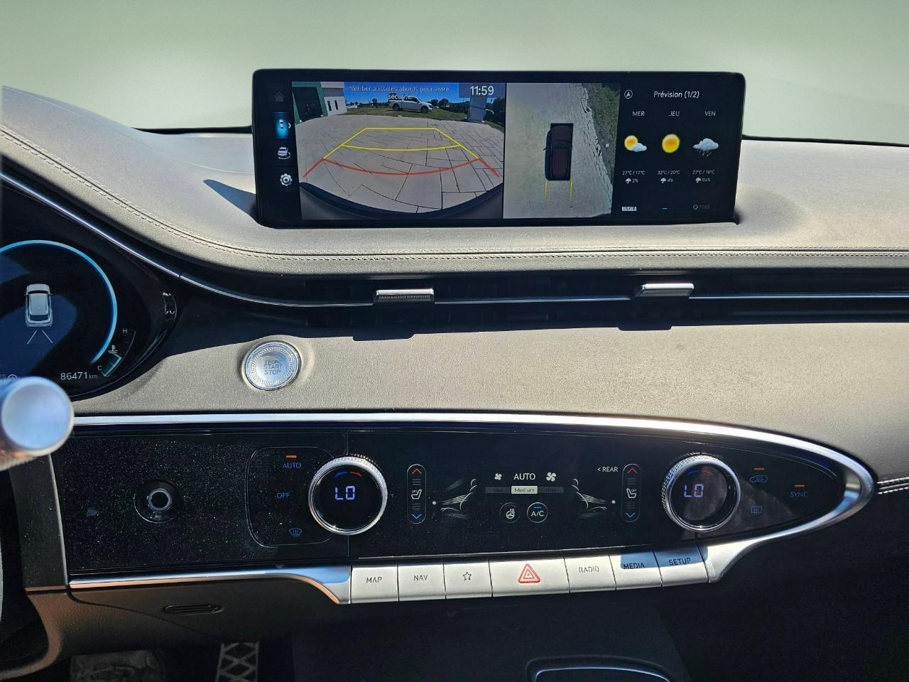 2022 Genesis GV70 — photo 17 of 19