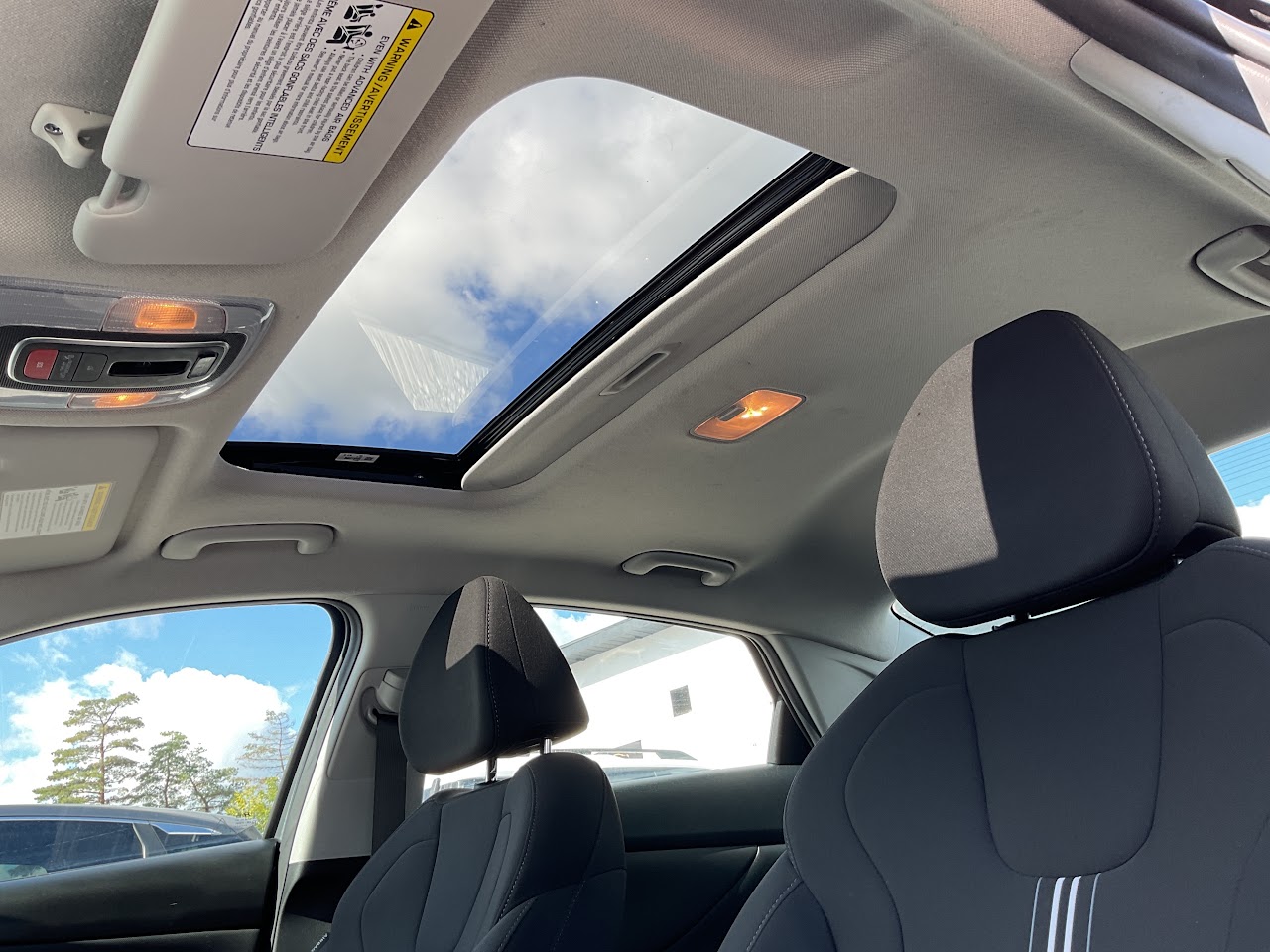 2026 Hyundai Elantra — photo 32 of 34