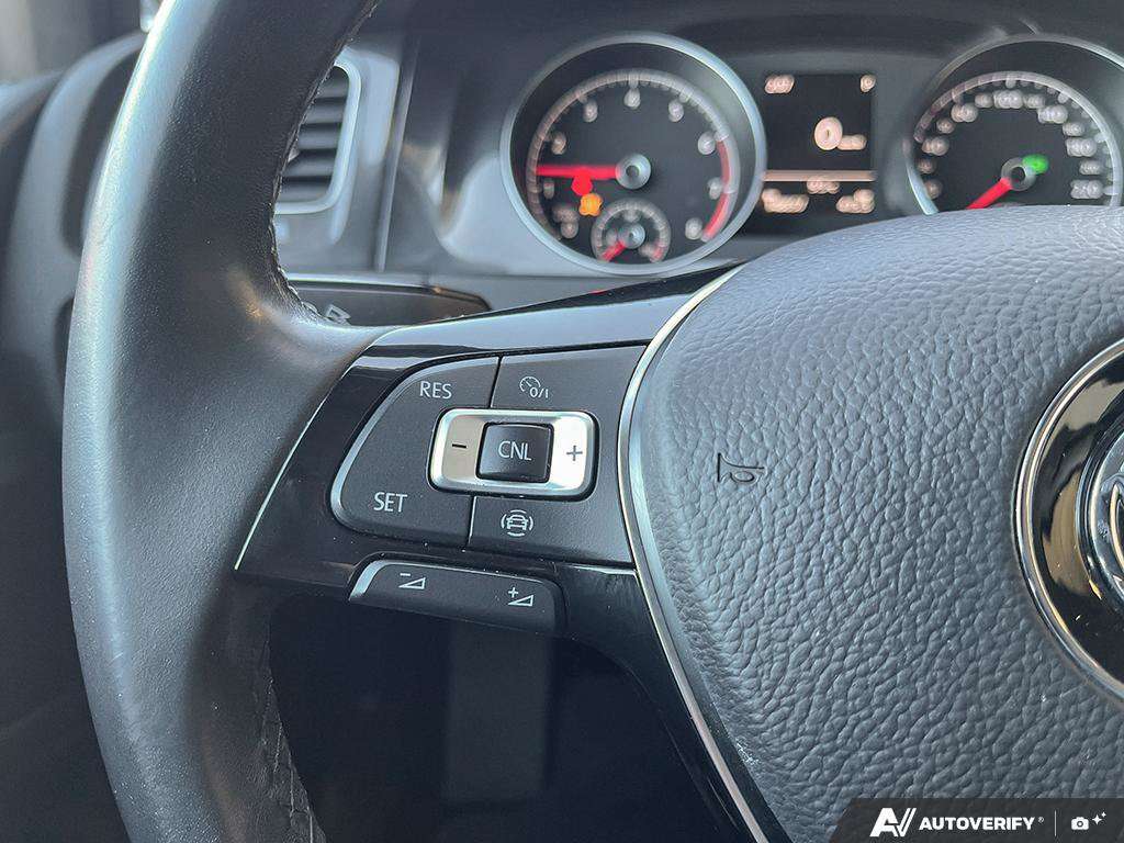 2019 Volkswagen Golf SportWagen — photo 14 of 25