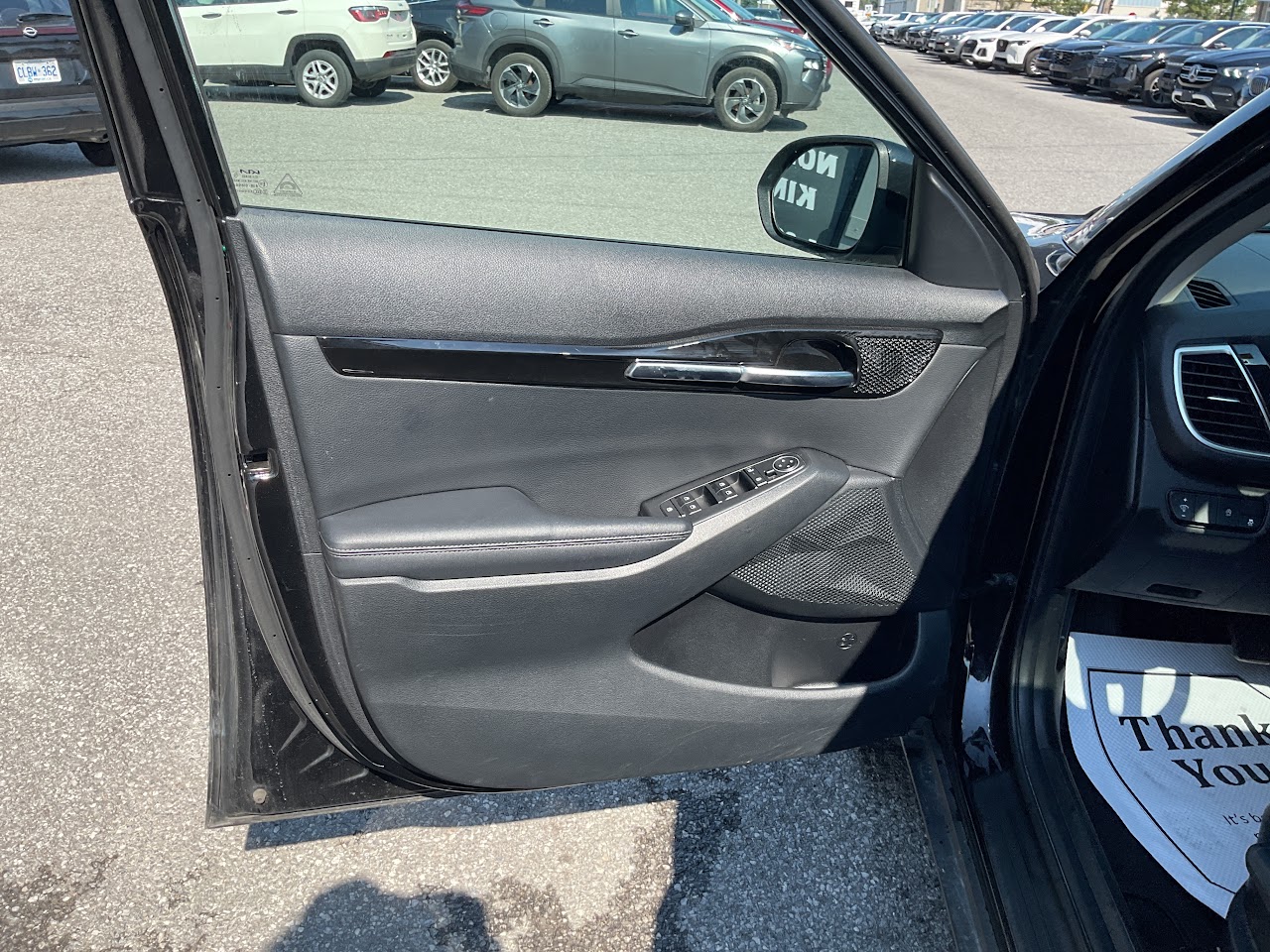 2025 Kia Seltos — photo 30 of 34
