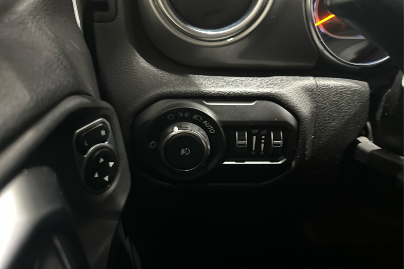 2019 Jeep Wrangler — photo 15 of 26