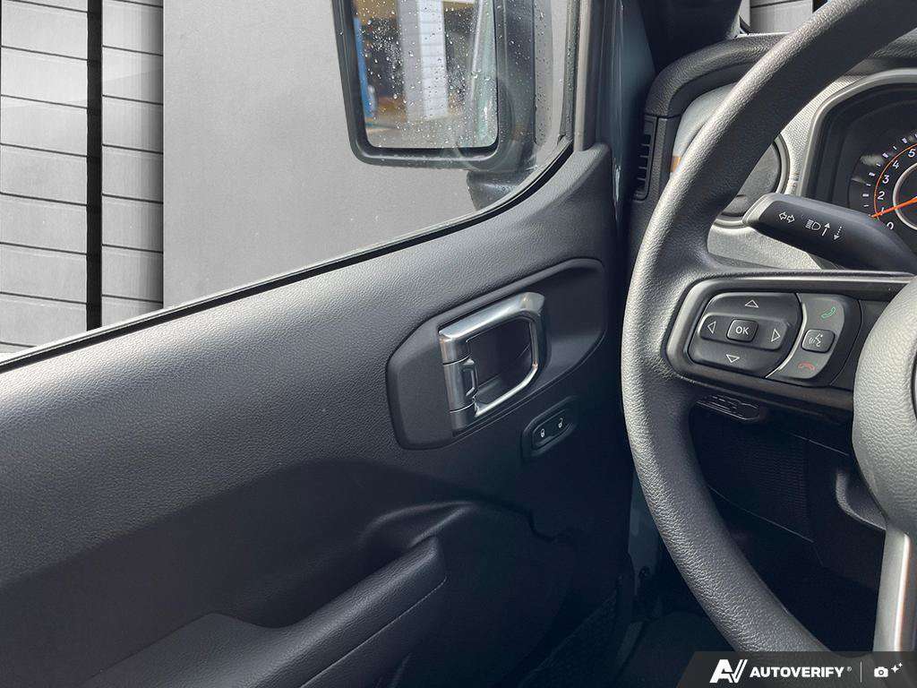 2026 Jeep Wrangler — photo 17 de 25