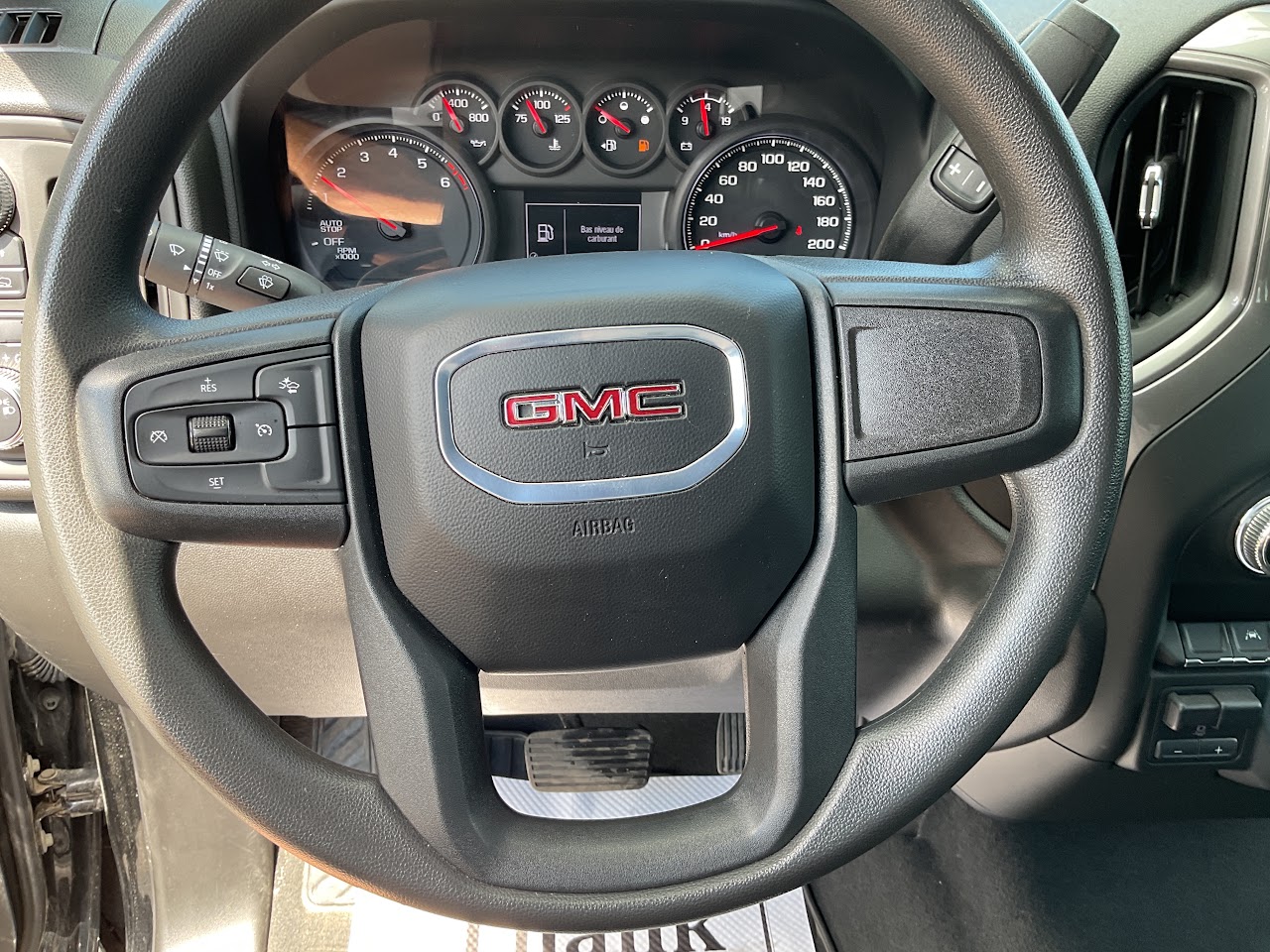 2024 GMC Sierra 1500 — photo 26 of 34