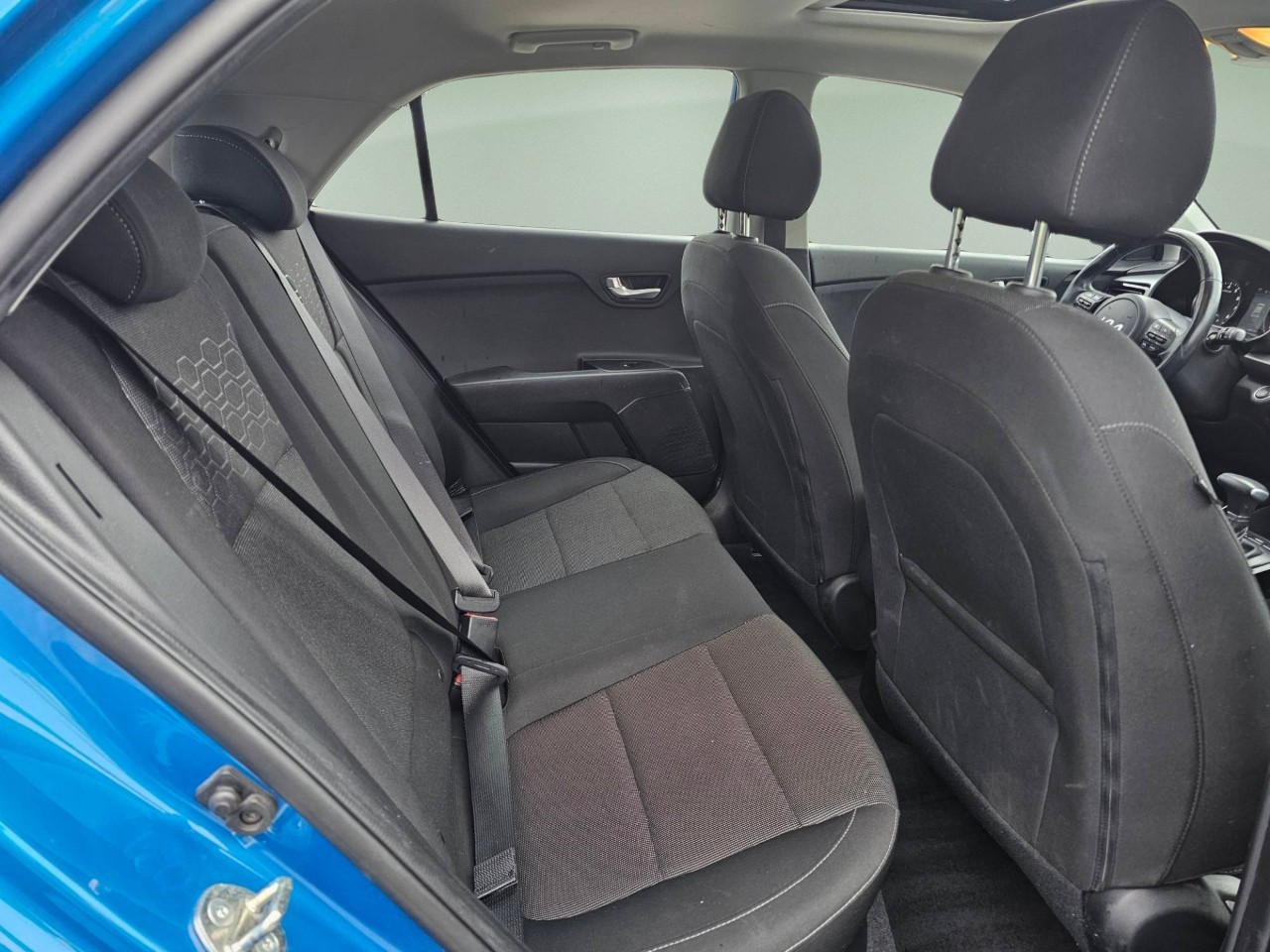 2023 Kia Rio 5-door — photo 16 of 18