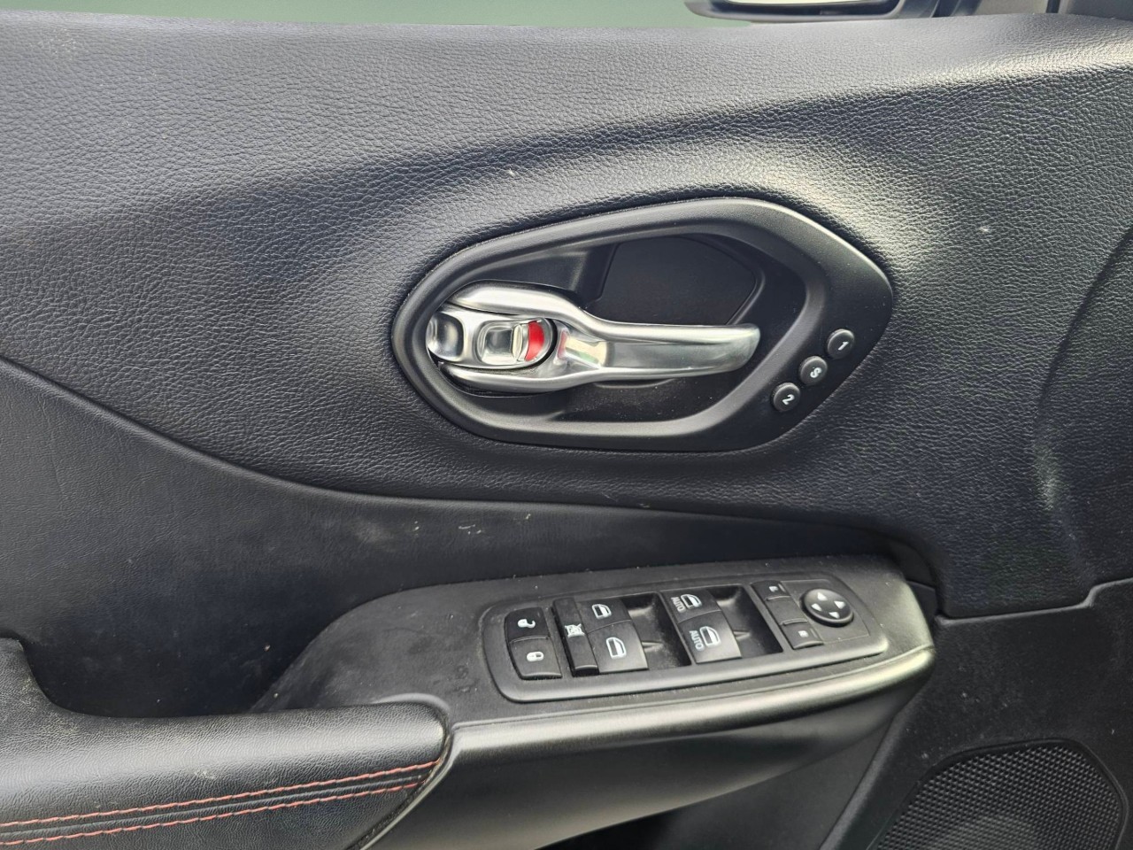 2021 Jeep Cherokee — photo 17 of 22