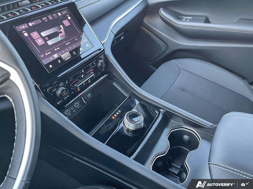 2025 Jeep Grand Cherokee — photo 24 de 31