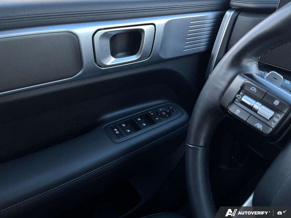 2025 Hyundai Santa Fe — photo 17 of 25