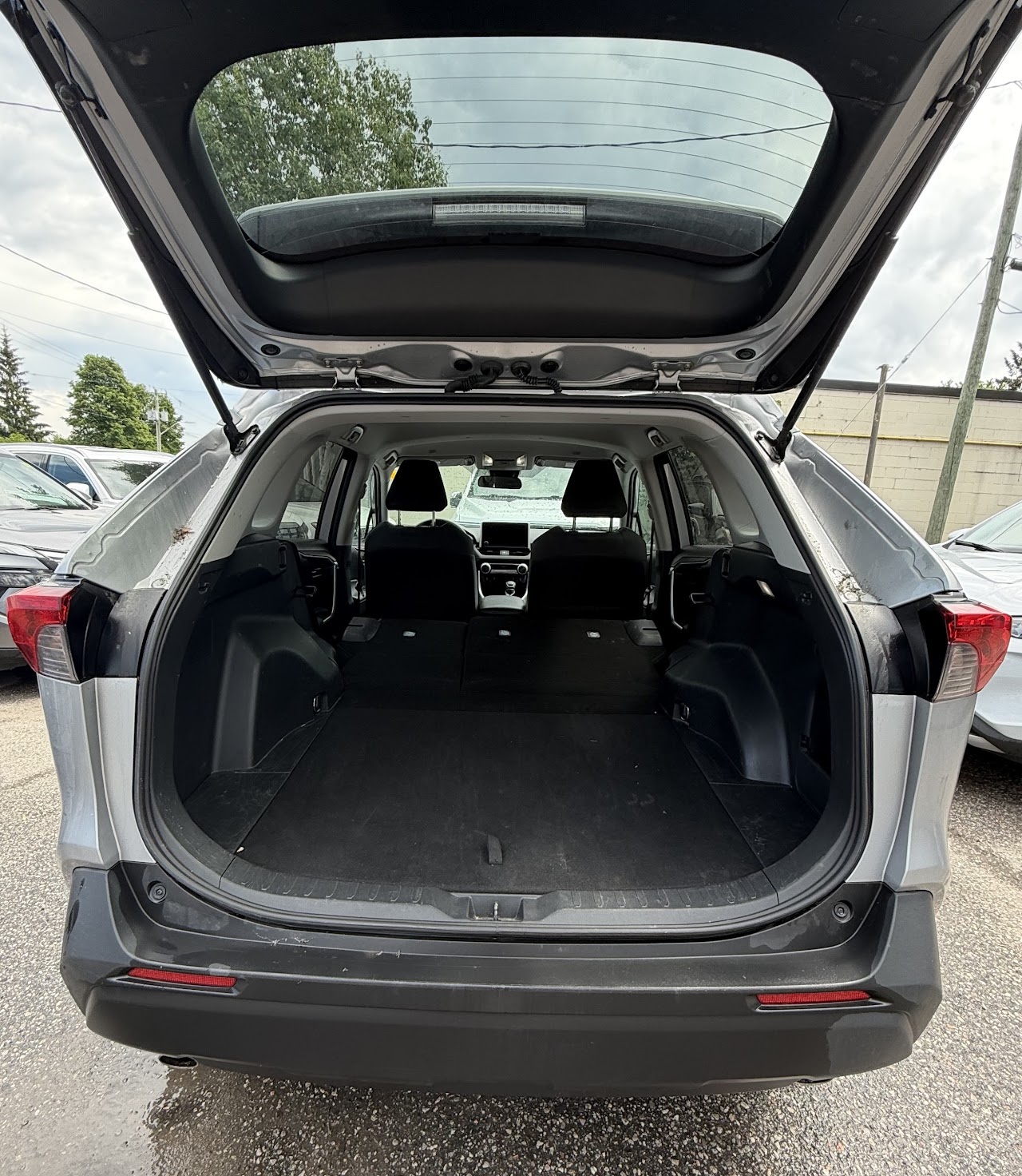 2025 Toyota RAV4 — photo 30 of 47