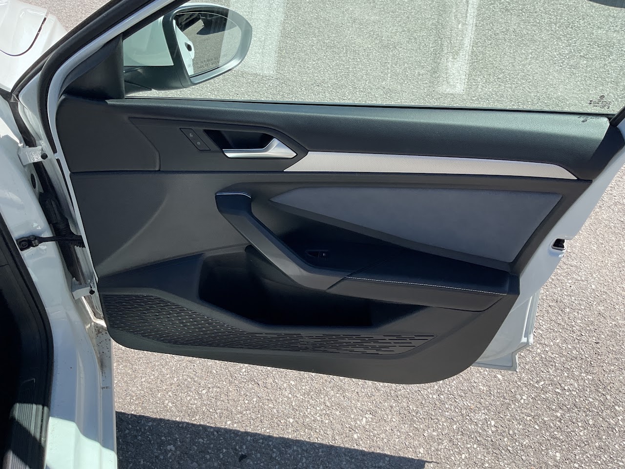 2025 Volkswagen Jetta — photo 31 of 34