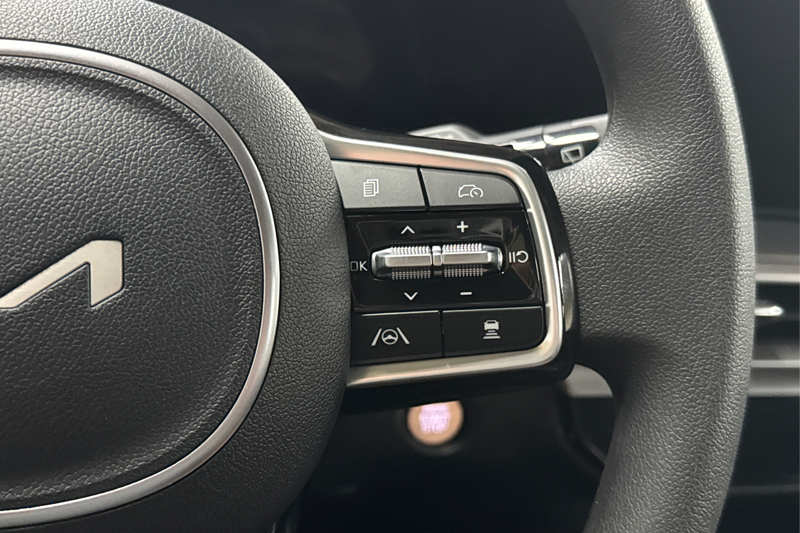 2025 Kia Sorento — photo 28 of 33