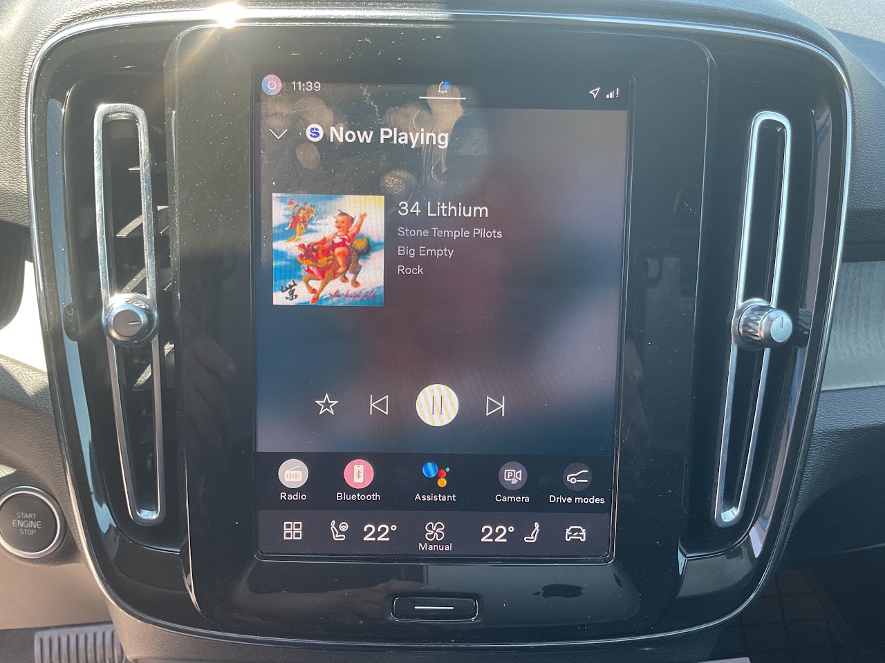 2024 Volvo XC40 — photo 27 of 36