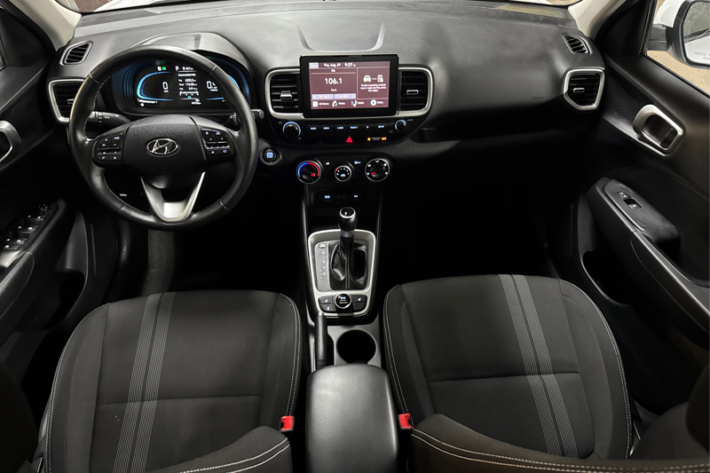 2025 Hyundai Venue — photo 18 of 34