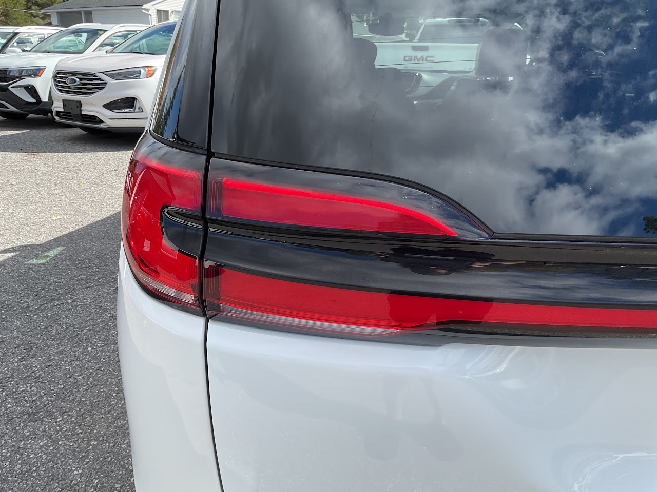 2024 Chrysler Pacifica — photo 15 of 34